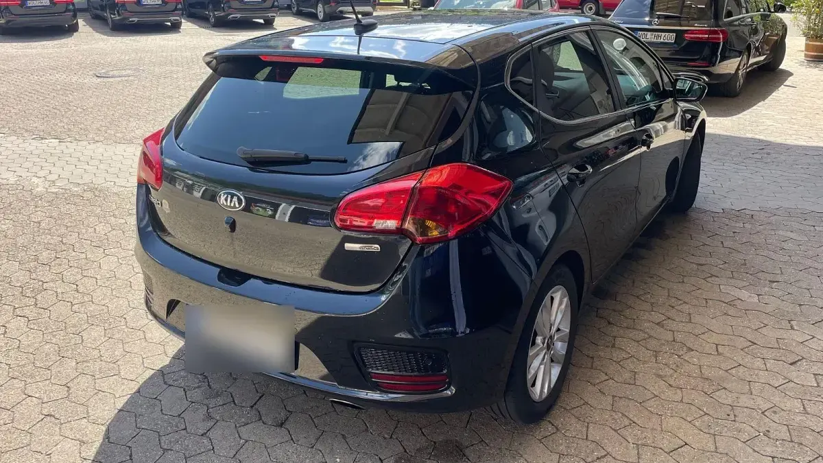 Gebraucht Kia Ceed DREAM-TEAM Edition 135 PS (99 kW) 2016 Schwarz Kleinwagen
