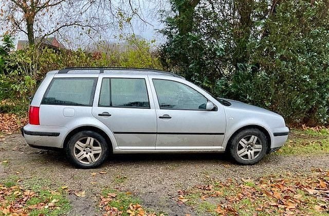 Silber Gebraucht 2005 VW Golf IV Basis Kombi | 600 € (Superpreis) - Bild 1/4