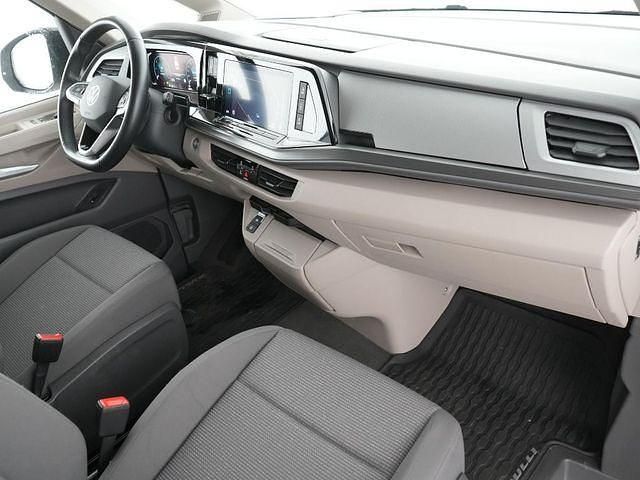 Second-hand VW Multivan Basis 150 CP (110 kW) 2024 Alb Monovolum