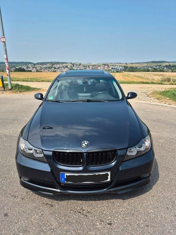 Blau Gebraucht 2009 BMW 335 M Performance Limousine | 16.800 € (Guter Preis) - Bild 1/4