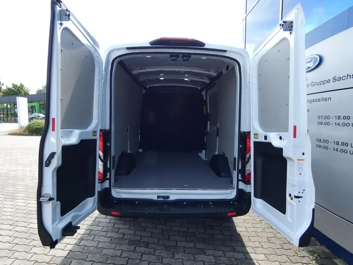 Neu Ford E-Transit Trend 135 kW (184 PS) 2026 Frostweiß Van
