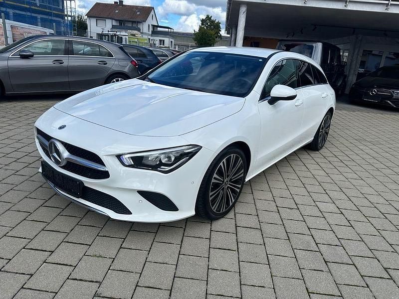 Weiß Gebraucht 2023 Mercedes CLA220 Limousine | 27.900 € (Superpreis) - Bild 1/4