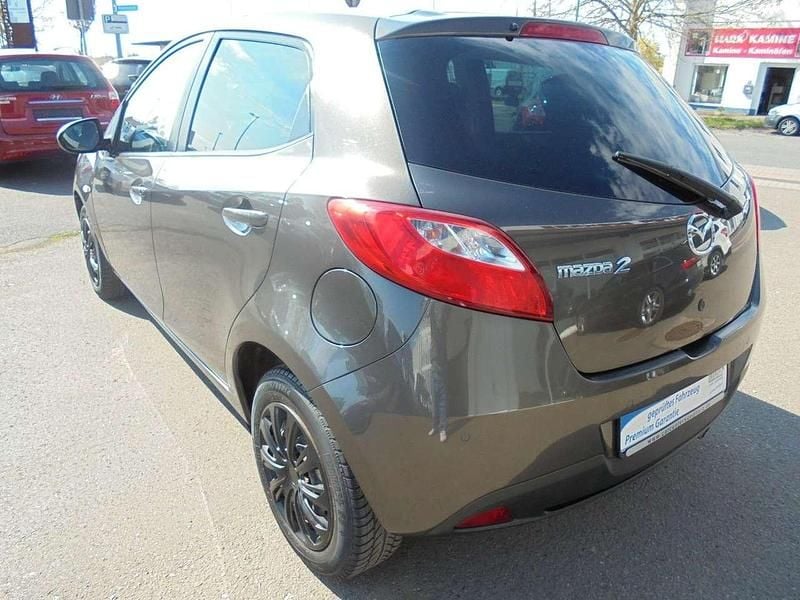 Usado Mazda 2 Sendo 84 HP (61 kW) 2014 Cinzento Sedan
