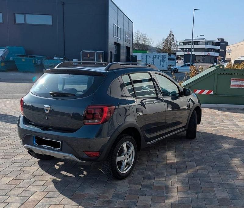 Gebraucht Dacia Sandero Stepway 90 PS (66 kW) 2019 Grau Limousine