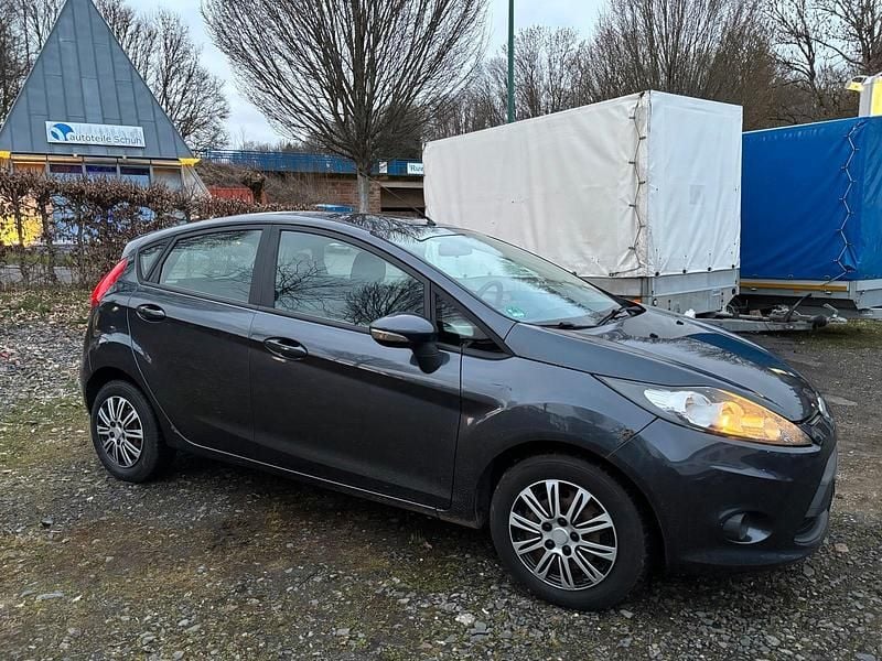 Gebraucht Ford Fiesta 90 PS (66 kW) 2009 Grau Kleinwagen