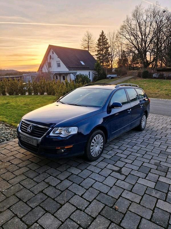 Blau Gebraucht 2009 VW Passat Trendline Kombi | 4.400 € (Etwas zu teuer) - Bild 1/4