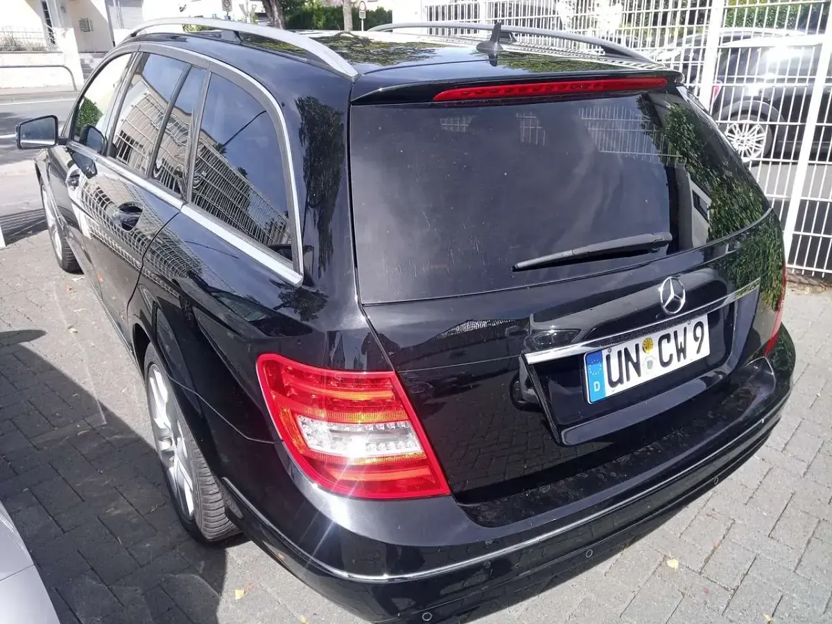 Gebraucht Mercedes C200 Avantgarde 136 PS (100 kW) 2013 Schwarz  unilack Kombi