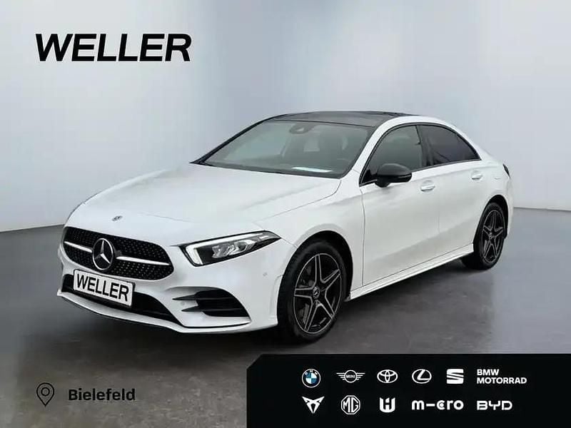 Weiss Gebraucht 2022 Mercedes A250 AMG line Limousine | 27.990 € (Etwas zu teuer) - Bild 1/3