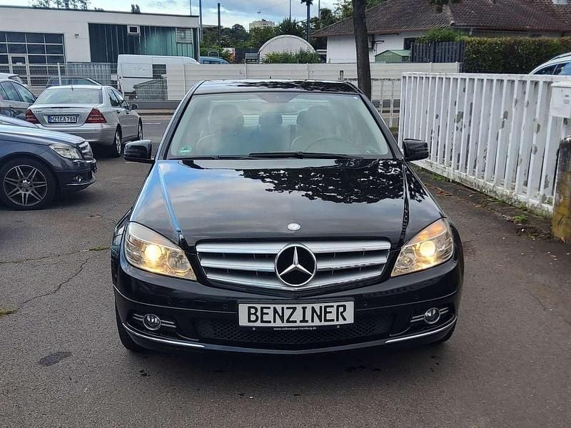 Schwarz Gebraucht 2010 Mercedes C200 Avantgarde Limousine | 6.998 € (Guter Preis) - Bild 1/4