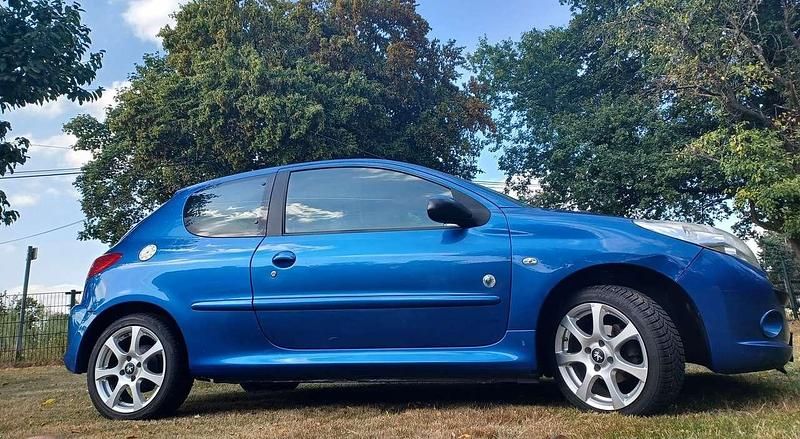 Blau Gebraucht 2012 Peugeot 206+ Kleinwagen | 2.450 € (Fairer Preis) - Bild 1/4