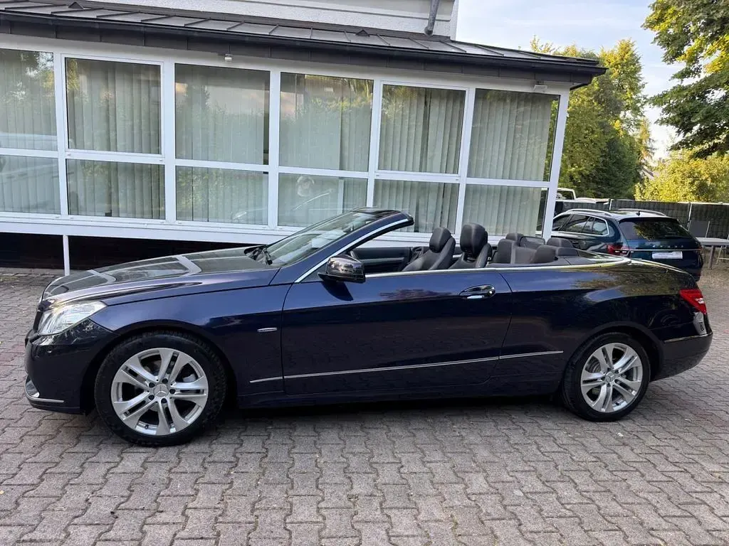 Gebraucht Mercedes E250 204 PS (150 kW) 2011 Blau Cabrio