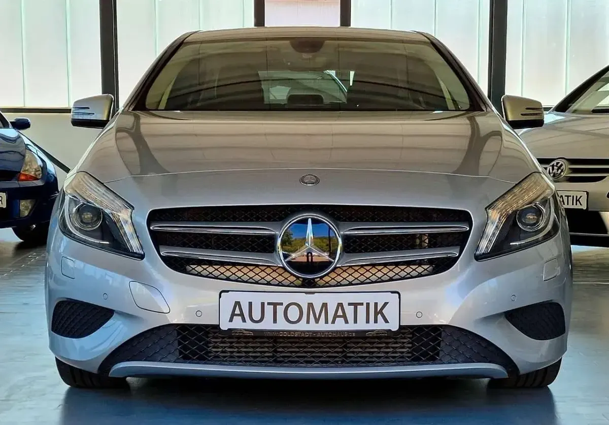 Gebraucht Mercedes A180 122 PS (89 kW) 2014 Silber Kleinwagen