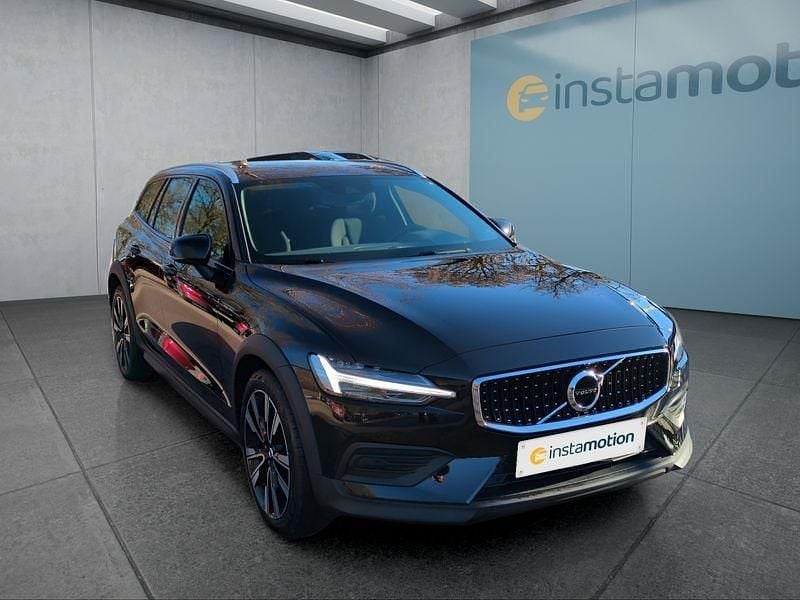 Gebraucht Volvo V60 CC 197 PS (144 kW) 2021 Schwarz Kombi