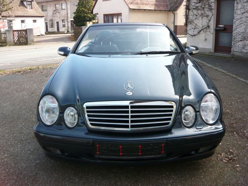 Schwarz Gebraucht 2002 Mercedes CLK230 Avantgarde Cabrio | 7.950 € (Etwas zu teuer) - Bild 1/4