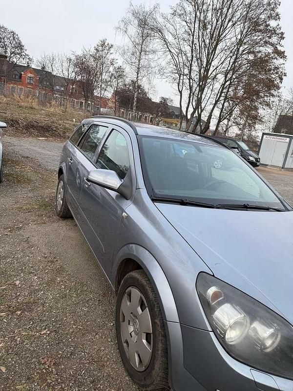 Gebraucht Opel Astra Basis 105 PS (77 kW) 2005 Lichtsilber m2 Kombi