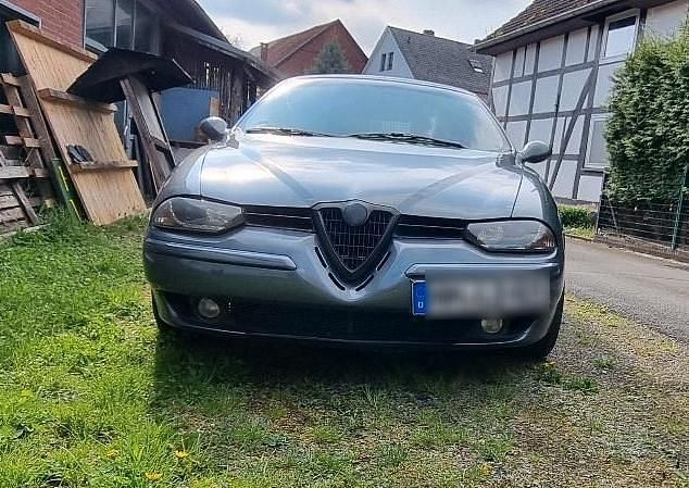 Andere farben Gebraucht 2002 Alfa Romeo 156 Kombi | 1.500 € - Bild 1/4