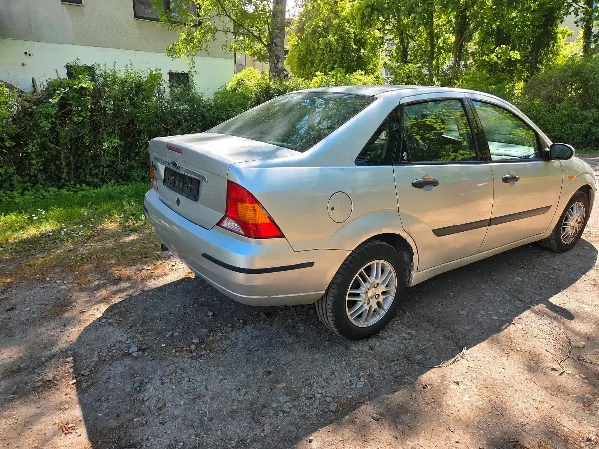 Second-hand Ford Focus 1999 Argintiu Berlinǎ