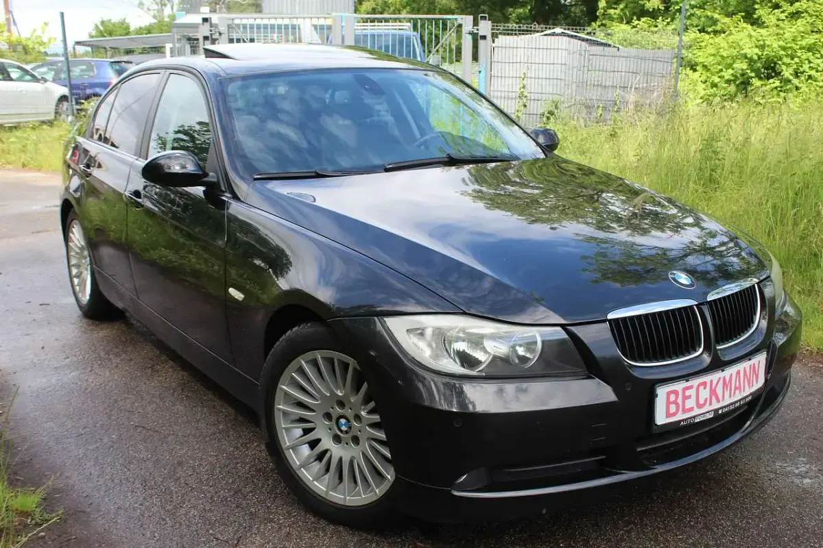 Gebraucht BMW 320 170 PS (125 kW) 2008 Black sapphire metallic Limousine