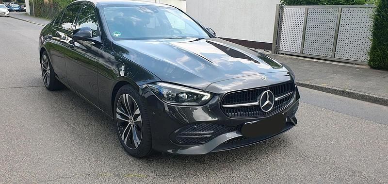 Grau Gebraucht 2025 Mercedes C180 Limousine | 28.890 € (Superpreis) - Bild 1/4