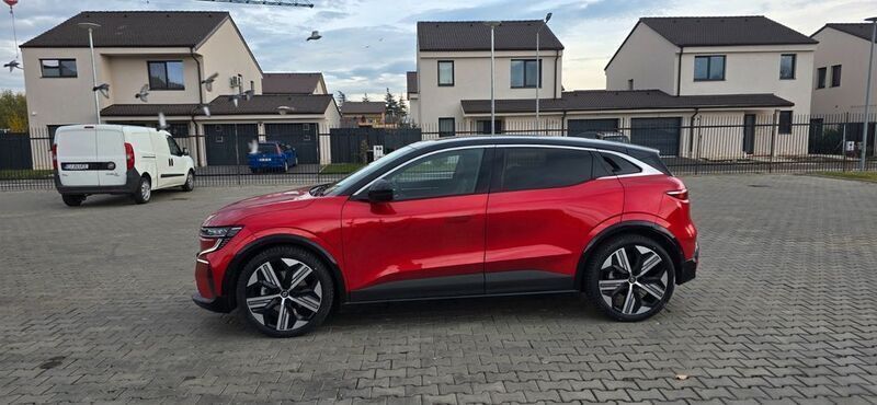 Rot Gebraucht 2023 Renault Mégane Iconic Limousine | 31.490 € (Guter Preis) - Bild 1/4