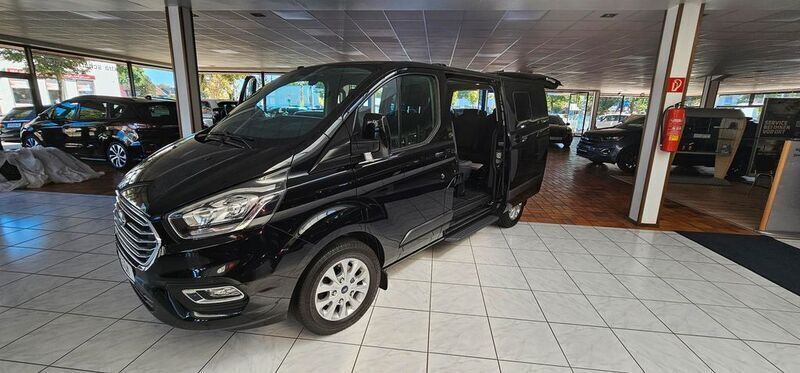 Irdiumschwarz Gebraucht 2018 Ford Tourneo Custom Trend Van | 32.590 € - Bild 1/4