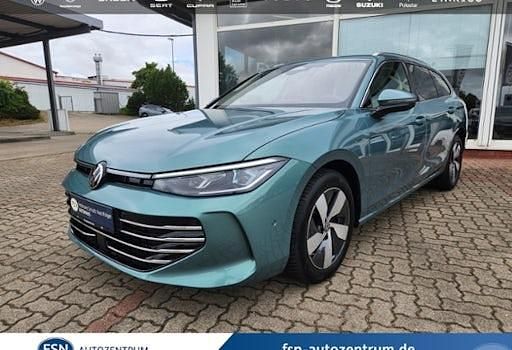 Gebraucht VW Passat Elegance 150 PS (110 kW) 2024 Grün Kombi