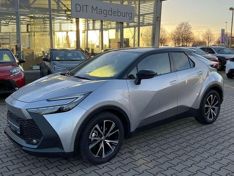 Gebraucht Toyota C-HR Team 140 PS (102 kW) 2024 Silver metallic (1l0)/ black ( SUV