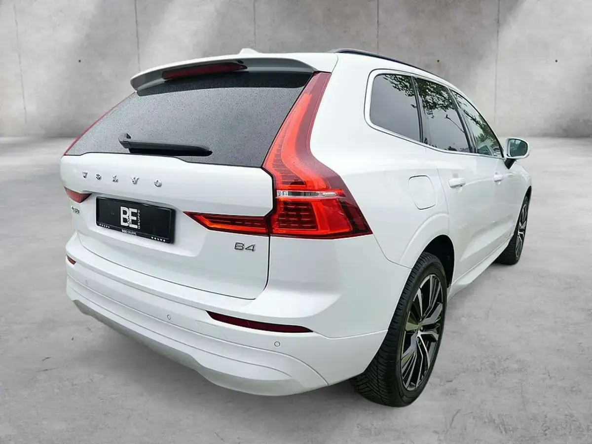 Gebraucht Volvo XC60 Core 197 PS (144 kW) 2023 Weiß SUV