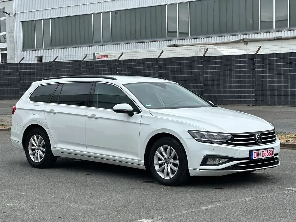 Gebraucht VW Passat Business 150 PS (110 kW) 2021 Weiß Kombi