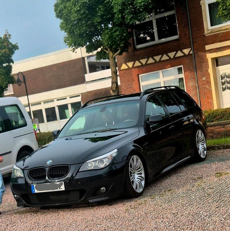 Schwarz Gebraucht 2004 BMW 530 Kombi | 7.800 € - Bild 1/4