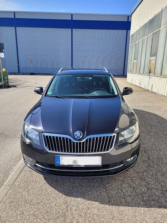 Gebraucht Skoda Superb Exclusive 140 PS (102 kW) 2013 Schwarz Kombi