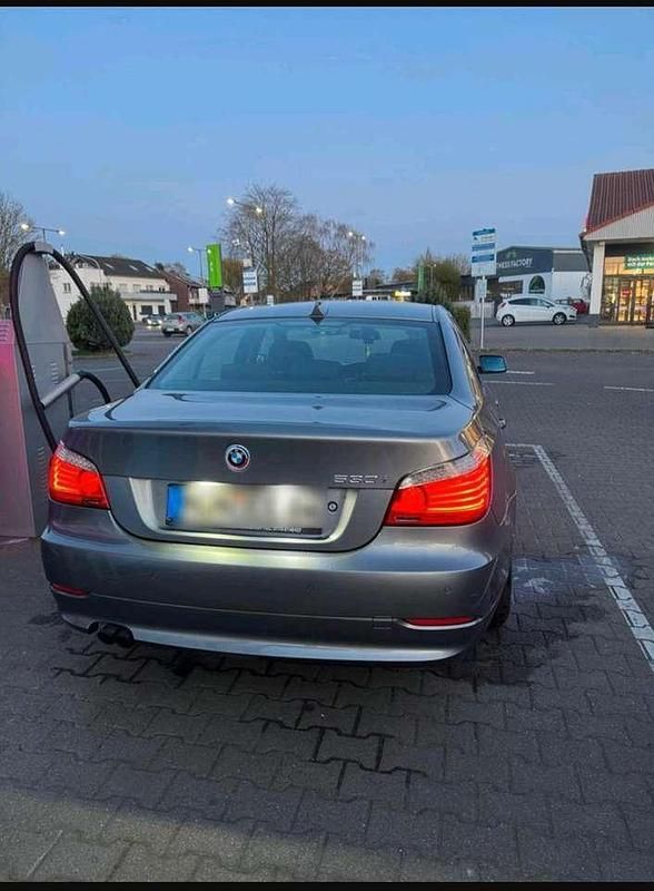 Grau Gebraucht 2008 BMW 530 Lifestyle Limousine | 9.499 € (Fairer Preis) - Bild 1/4