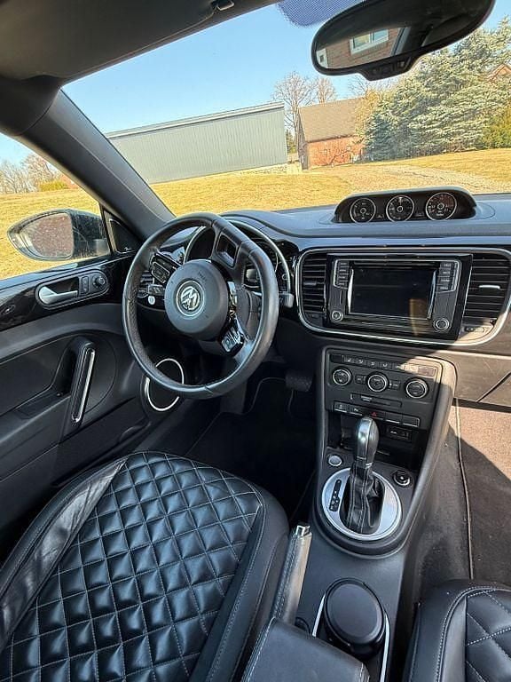 Gebraucht VW Beetle Design 105 PS (77 kW) 2015 Schwarz Kleinwagen