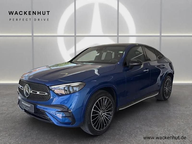 Blau Gebraucht 2023 Mercedes GLC300 AMG Line Premium SUV | 61.990 € - Bild 1/4