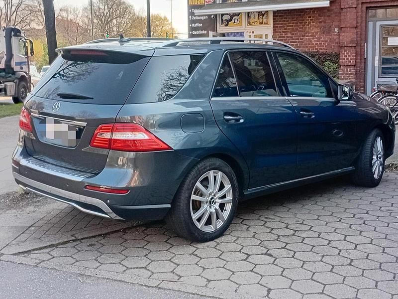 Gebraucht Mercedes ML350 258 PS (189 kW) 2013 Schwarz SUV