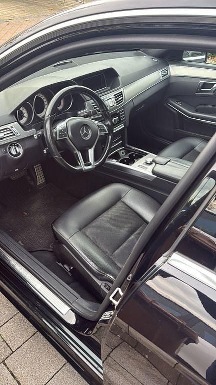 Gebraucht Mercedes E200 Avantgarde 136 PS (100 kW) 2014 Schwarz Limousine