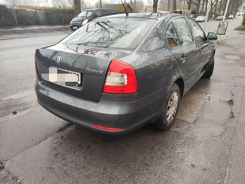 Gebraucht Skoda Octavia Ambiente 105 PS (77 kW) 2010 Grau Limousine