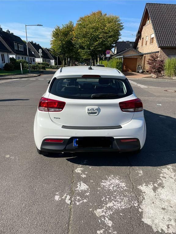 Gebraucht Kia Rio Vision 101 PS (74 kW) 2022 Weiß Limousine