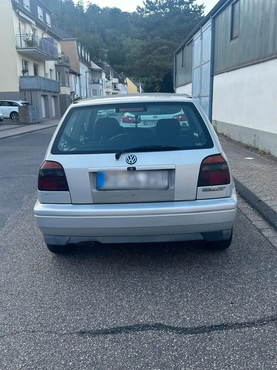 Gebraucht VW Golf III 75 PS (55 kW) 1997 Silber Kleinwagen