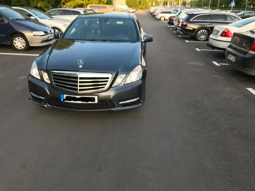 Gebraucht Mercedes E500 Avantgarde 408 PS (300 kW) 2013 Grau Limousine
