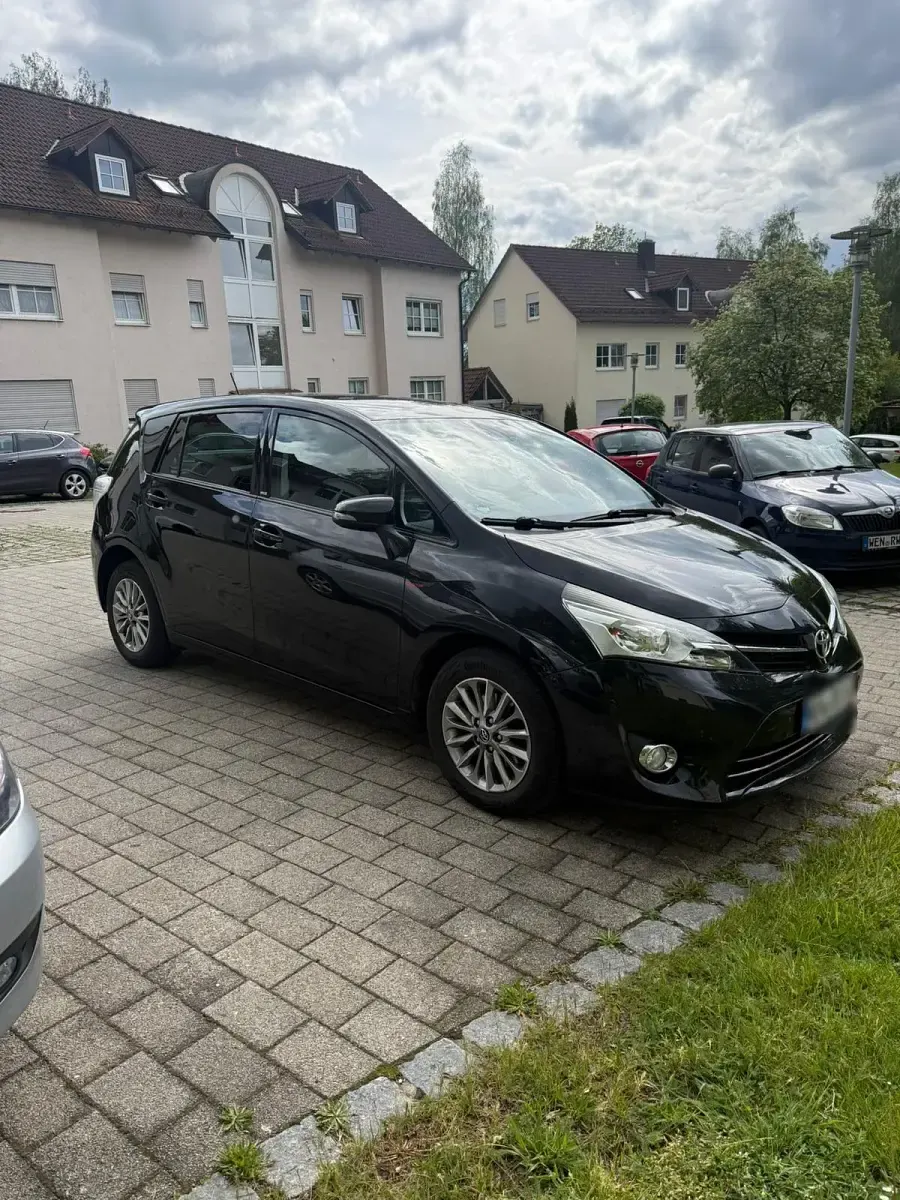Gebraucht Toyota Verso Edition-S 111 PS (81 kW) 2016 Schwarz Van / Kleinbus