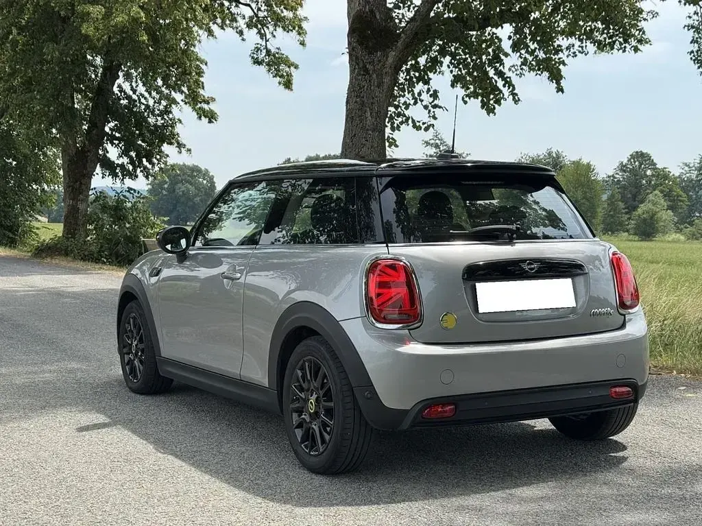 Gebraucht Mini Cooper SE 135 kW (184 PS) 2023 Silber Kleinwagen