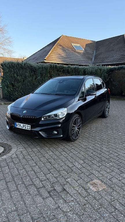 Schwarz Gebraucht 2015 BMW 220 Sport Line Kombi | 13.900 € (Fairer Preis) - Bild 1/4