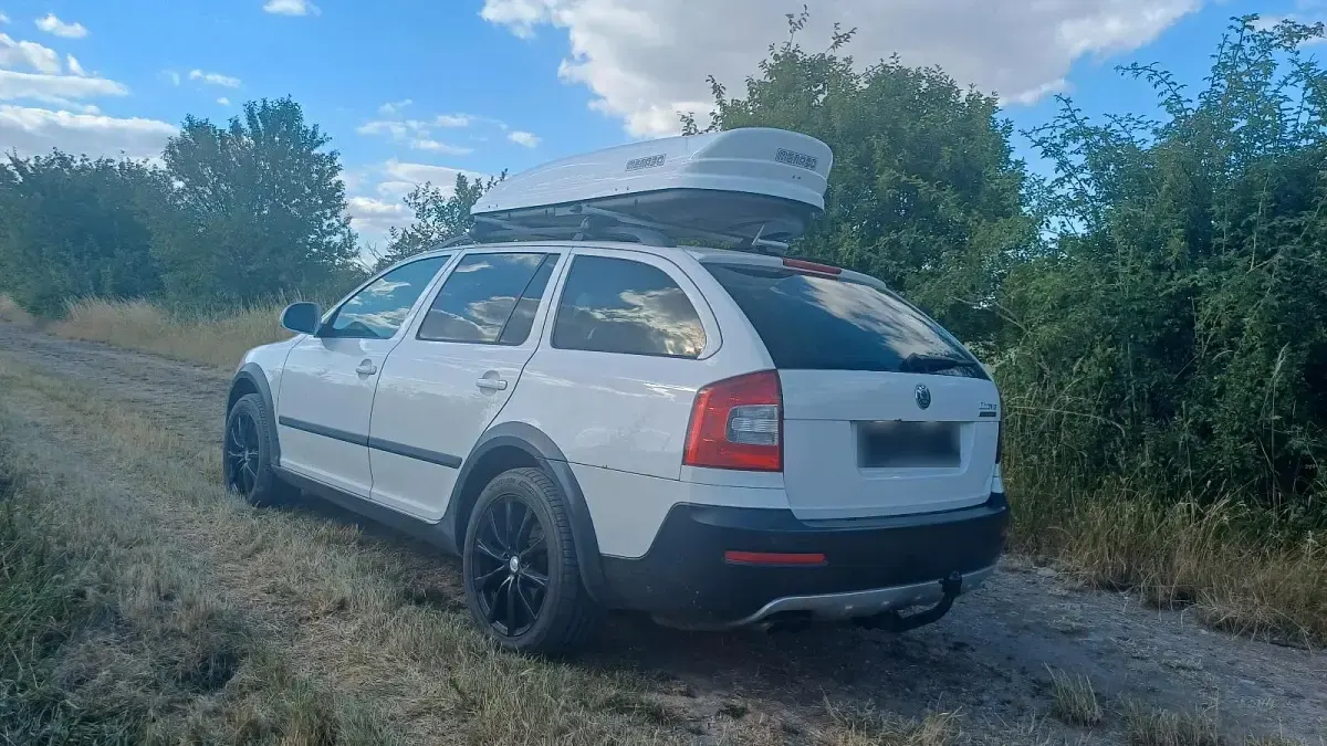 Gebraucht Skoda Octavia Scout 140 PS (102 kW) 2013 Weiß Kombi