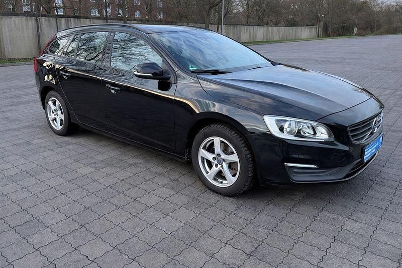 Schwarz Gebraucht 2017 Volvo V60 Kinetic Kombi | 12.700 € (Fairer Preis) - Bild 1/4