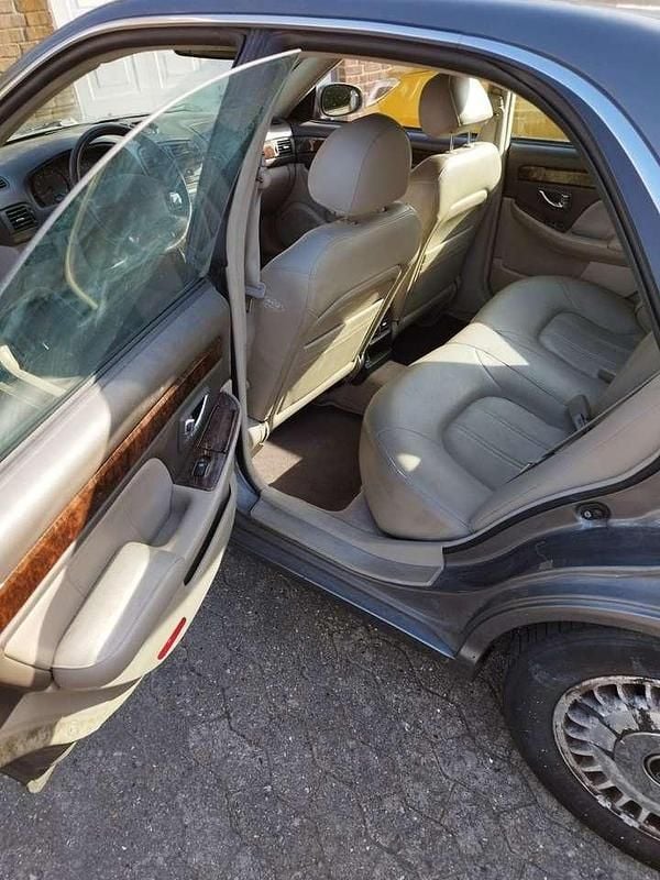 Silber Gebraucht 2001 Hyundai XG Limousine | 2.900 € - Bild 1/4