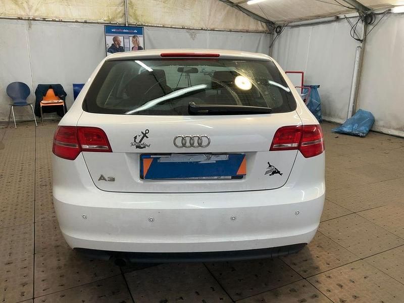 Gebraucht Audi A3 Attraction 102 PS (75 kW) 2012 Weiß Limousine