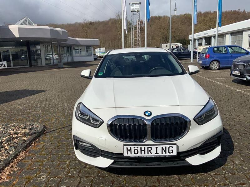 Gebraucht BMW 120 Advantage 190 PS (139 kW) 2023 Weiß Kleinwagen