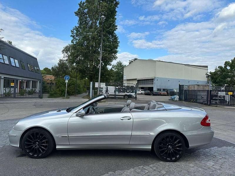 Gebraucht Mercedes CLK320 218 PS (160 kW) 2003 Brillantsilber Cabrio