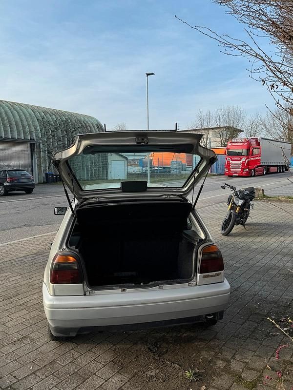 Gebraucht VW Golf III 60 PS (44 kW) 1997 Silber Limousine